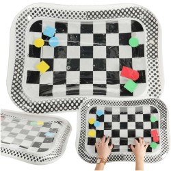 Tapis gonflable d'eau sensoriel contraste noir et blanc échiquier 65cm x 50cm