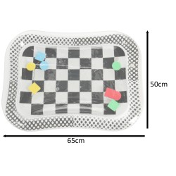 Tapis gonflable d'eau sensoriel contraste noir et blanc échiquier 65cm x 50cm