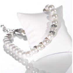 Collier Victoria en perles blanches argentées